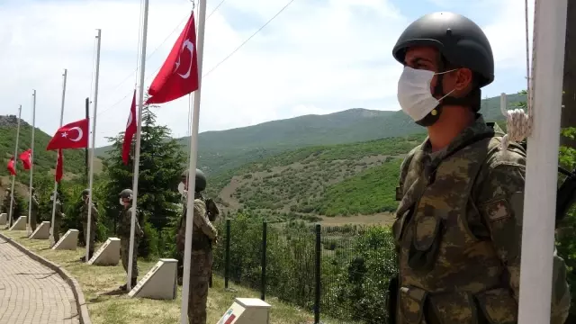 Bingöl'de 28 yıl önce haince şehit edilen 33 asker törenle anıldı Bingöl'de 28 yıl önce haince şehit edilen 33 asker törenle anıldı