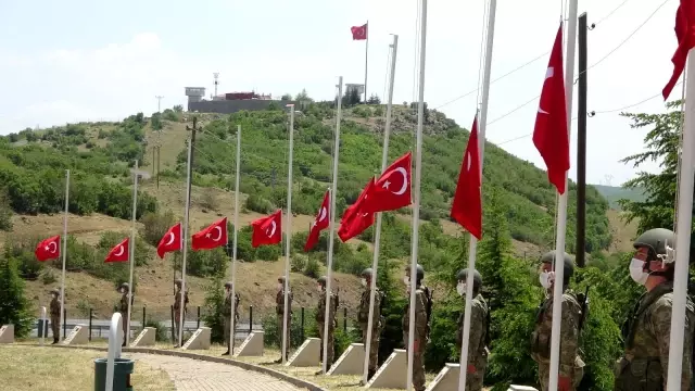 Bingöl'de 28 yıl önce haince şehit edilen 33 asker törenle anıldı Bingöl'de 28 yıl önce haince şehit edilen 33 asker törenle anıldı