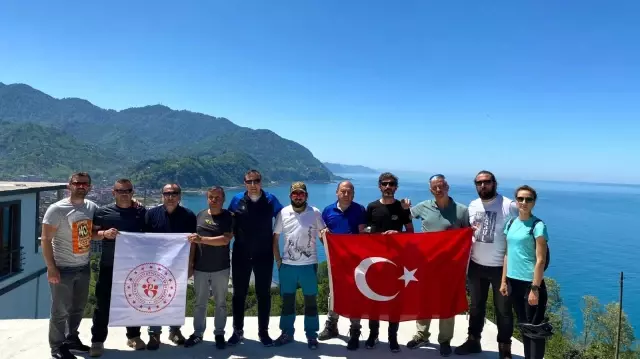 Çay tarlalarından yamaç paraşütleriyle heyecanlı atlayış