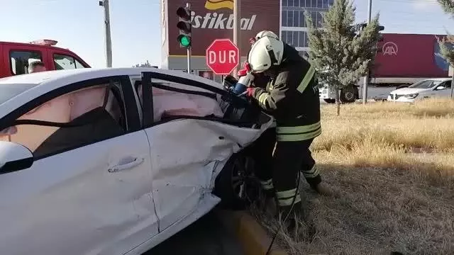 Cip ile otomobil çarpıştı: 6 yaralı Cip ile otomobil çarpıştı: 6 yaralı