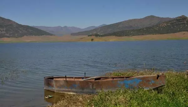 DEMİR YOLU KÖPRÜSÜNÜN AYAKLARI YENİDEN SU ALTINDA KALDI