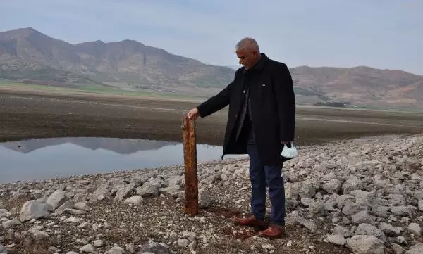 DEMİR YOLU KÖPRÜSÜNÜN AYAKLARI YENİDEN SU ALTINDA KALDI