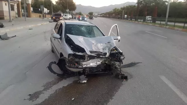 Son Dakika | Otomobil ile motosiklet çarpıştı: 1 ölü, 1 yaralı Son Dakika | Otomobil ile motosiklet çarpıştı: 1 ölü, 1 yaralı