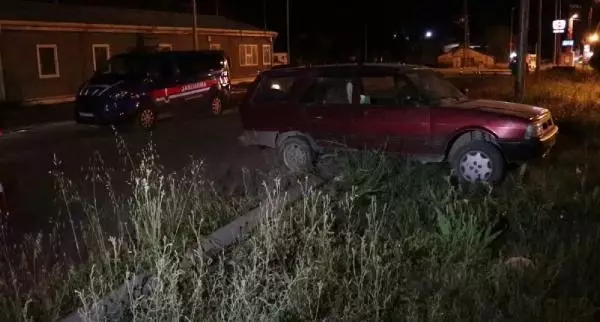 Ehliyetsiz ve alkollü sürücü, kısıtlamayı ihlal edip kaza yaptı: 2 yaralı Ehliyetsiz ve alkollü sürücü, kısıtlamayı ihlal edip kaza yaptı: 2 yaralı