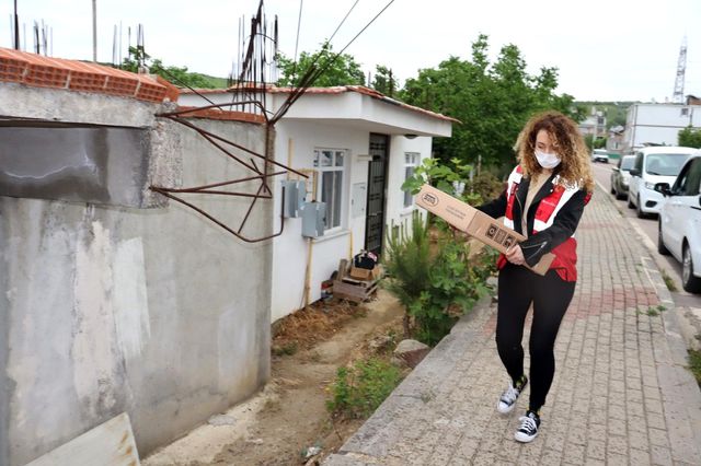 evi yanan aileye yardim eli 2 14151867 o