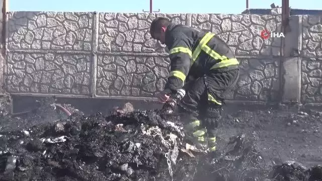 Geri dönüşüm tesisinin kağıt deposunda yangın Geri dönüşüm tesisinin kağıt deposunda yangın