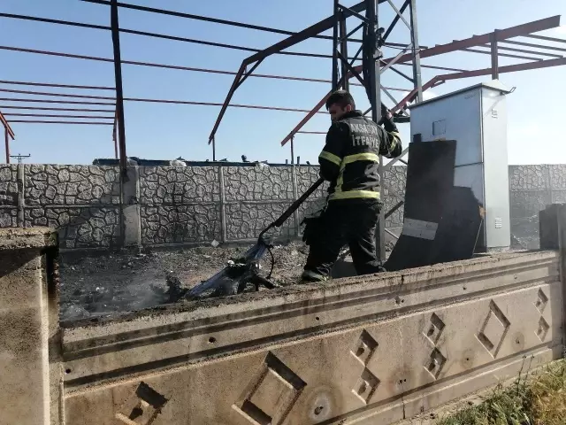 Geri dönüşüm tesisinin kağıt deposunda yangın Geri dönüşüm tesisinin kağıt deposunda yangın