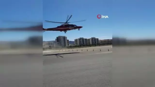 Hava ambulansı anjiyo olması gereken yaşlı adam için havalandı Hava ambulansı anjiyo olması gereken yaşlı adam için havalandı