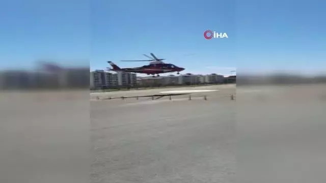 Hava ambulansı anjiyo olması gereken yaşlı adam için havalandı Hava ambulansı anjiyo olması gereken yaşlı adam için havalandı