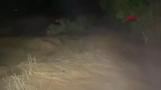 IĞDIR AĞRI DAĞI'NDAN GELEN SEL IĞDIR-NAHÇIVAN KARAYOLU'NDA HASARA NEDEN OLDU IĞDIR AĞRI DAĞI'NDAN GELEN SEL IĞDIR-NAHÇIVAN KARAYOLU'NDA HASARA NEDEN OLDU