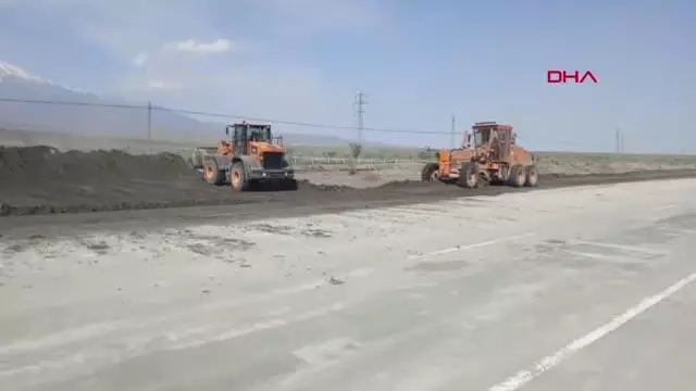 Son dakika... IĞDIR-NAHÇIVAN KARAYOLU, AĞRI DAĞI'NDAN GELEN SEL SULARIYLA KAPANDI Son dakika... IĞDIR-NAHÇIVAN KARAYOLU, AĞRI DAĞI'NDAN GELEN SEL SULARIYLA KAPANDI