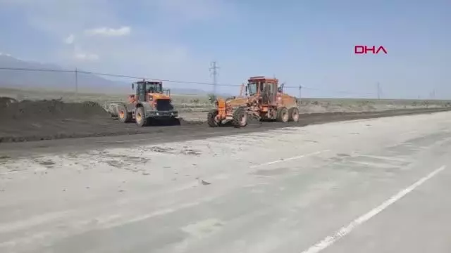 Son dakika... IĞDIR-NAHÇIVAN KARAYOLU, AĞRI DAĞI'NDAN GELEN SEL SULARIYLA KAPANDI Son dakika... IĞDIR-NAHÇIVAN KARAYOLU, AĞRI DAĞI'NDAN GELEN SEL SULARIYLA KAPANDI