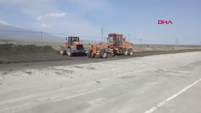 Son dakika... IĞDIR-NAHÇIVAN KARAYOLU, AĞRI DAĞI'NDAN GELEN SEL SULARIYLA KAPANDI Son dakika... IĞDIR-NAHÇIVAN KARAYOLU, AĞRI DAĞI'NDAN GELEN SEL SULARIYLA KAPANDI