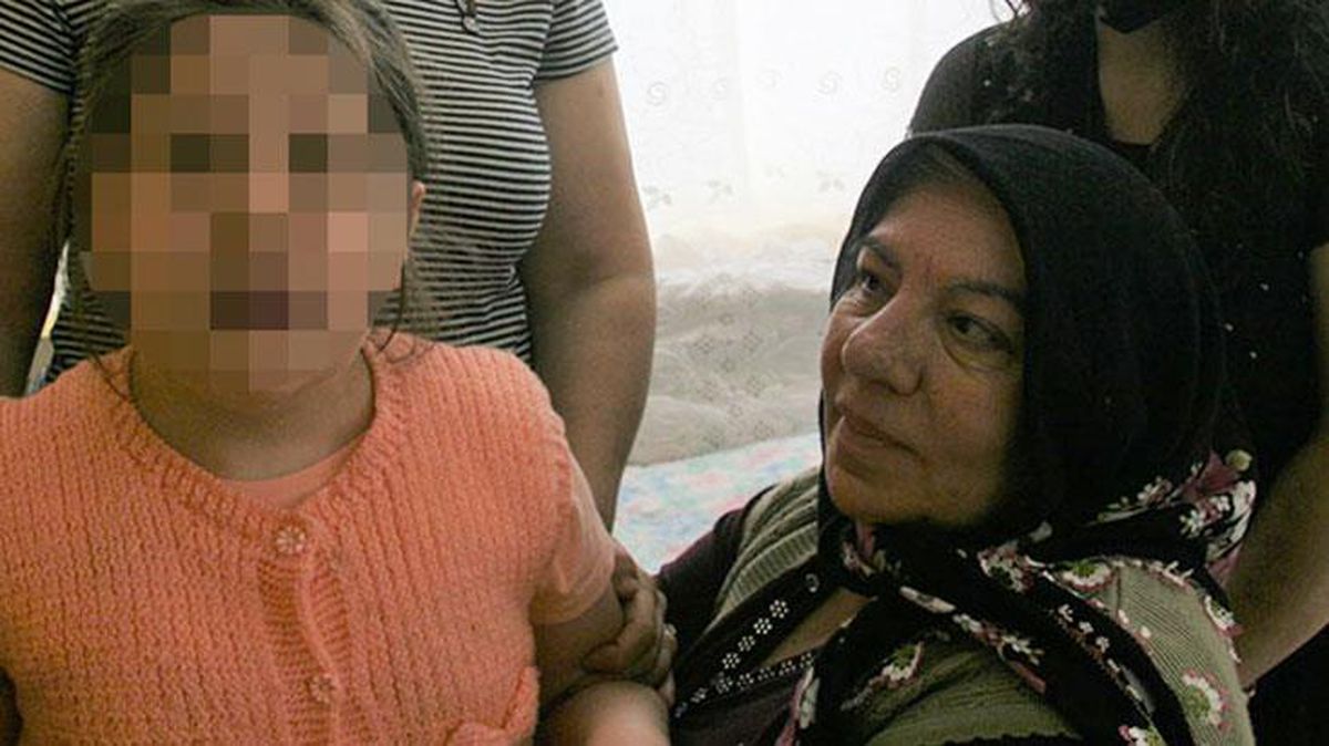 İki taksici, durağın önüne park ettikleri gerekçesiyle otizmli minik kız ve annesine kabusu yaşattı