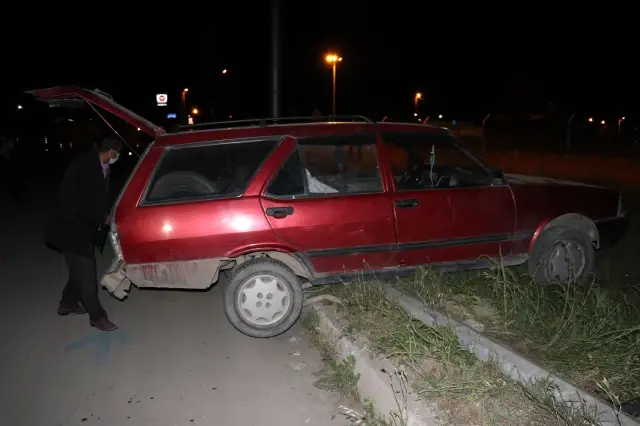 Ehliyetsiz ve alkollü sürücü kaza yaptı: 2 yaralı Ehliyetsiz ve alkollü sürücü kaza yaptı: 2 yaralı