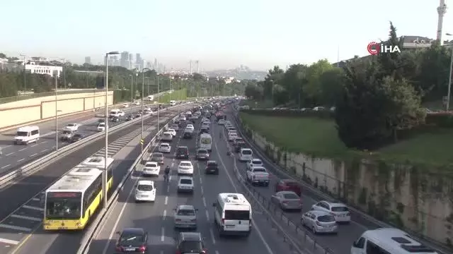 Kısıtlama sonrası İstanbul'da trafik yoğunluğu Kısıtlama sonrası İstanbul'da trafik yoğunluğu