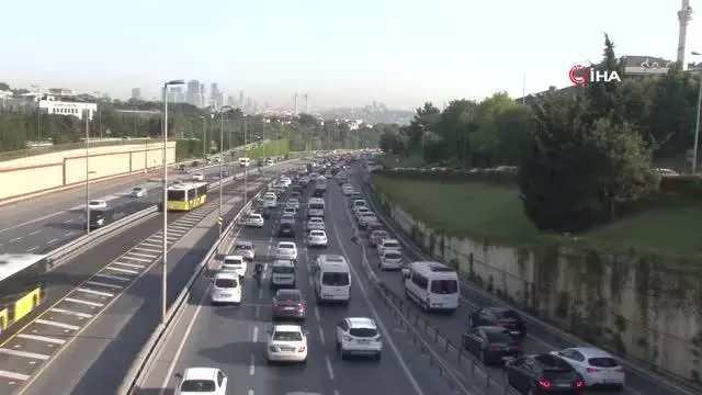 Kısıtlama sonrası İstanbul'da trafik yoğunluğu Kısıtlama sonrası İstanbul'da trafik yoğunluğu