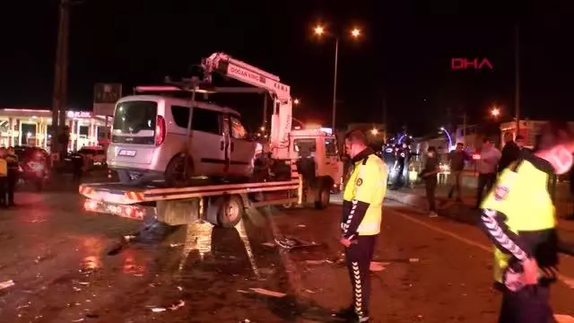 KOCAELİ ALKOLLÜ SÜRÜCÜ POLİS KONTROL NOKTASINA DALDI: 1'İ POLİS 3 YARALI KOCAELİ ALKOLLÜ SÜRÜCÜ POLİS KONTROL NOKTASINA DALDI: 1'İ POLİS 3 YARALI