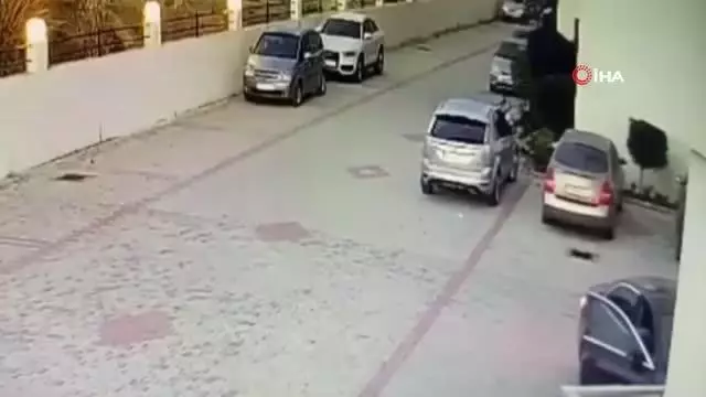 Son Dakika | Komşu kadınlardan kadın öğretmene site bahçesinde darp...O anlar kamerada Son Dakika | Komşu kadınlardan kadın öğretmene site bahçesinde darp...O anlar kamerada
