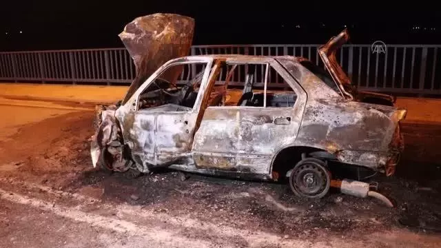 Köprü korkuluğuna çarpan otomobilde yangın çıktı: 2 yaralı Köprü korkuluğuna çarpan otomobilde yangın çıktı: 2 yaralı