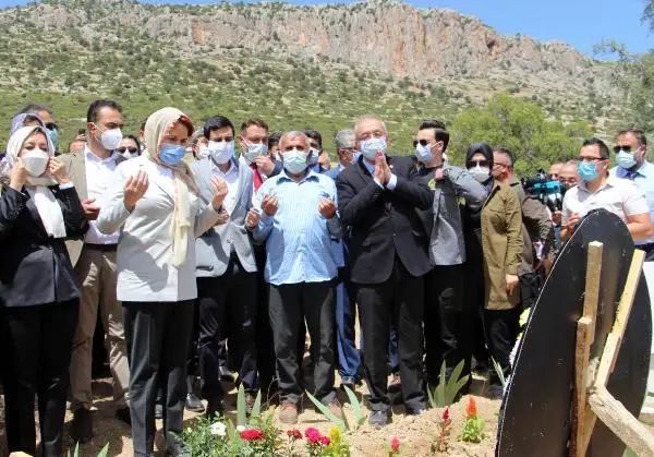 MERAL AKŞENER: ÜRETİCİ DERTLİ MERAL AKŞENER: ÜRETİCİ DERTLİ