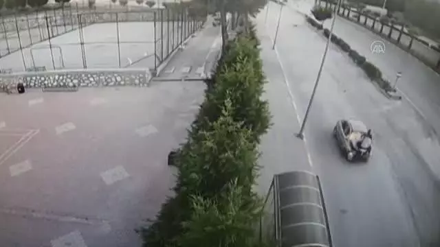Son Dakika | Otomobil ile motosiklet çarpıştı: 1 ölü, 1 yaralı Son Dakika | Otomobil ile motosiklet çarpıştı: 1 ölü, 1 yaralı