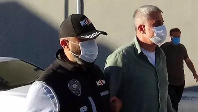 Sedat Peker'in kardeşi Atilla Peker'in ruhsatsız silah taşımaktan gözaltına alındığı ortaya çıktı Sedat Peker'in kardeşi Atilla Peker'in ruhsatsız silah taşımaktan gözaltına alındığı ortaya çıktı