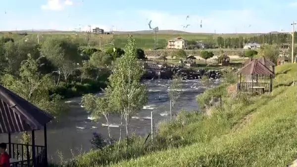 VAN'DA MARTILARIN İNCİ KEFALİ NÖBETİ VAN'DA MARTILARIN İNCİ KEFALİ NÖBETİ