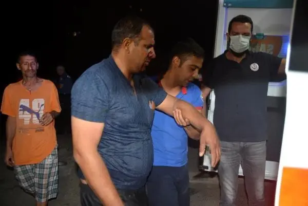 Son dakika haber | Adana'da dereye düşen TIR'ın sürücüsünü itfaiye ekipleri kurtardı Son dakika haber | Adana'da dereye düşen TIR'ın sürücüsünü itfaiye ekipleri kurtardı