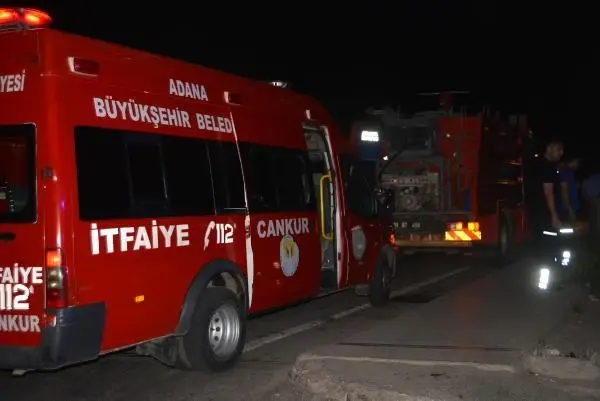 Son dakika haber | Adana'da dereye düşen TIR'ın sürücüsünü itfaiye ekipleri kurtardı Son dakika haber | Adana'da dereye düşen TIR'ın sürücüsünü itfaiye ekipleri kurtardı