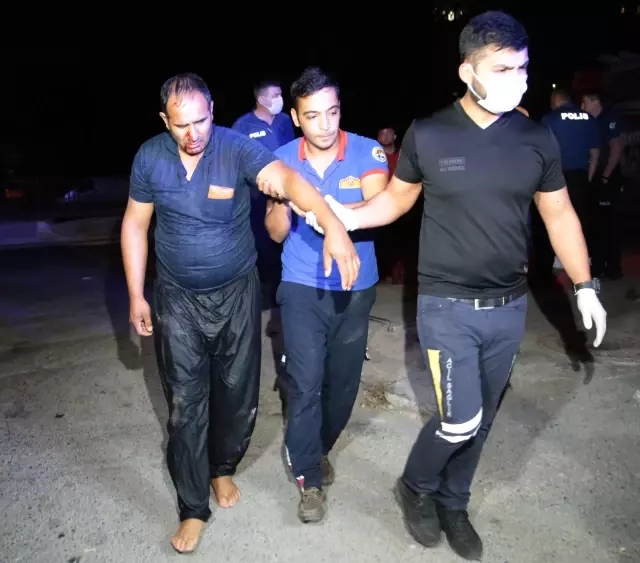 Dereye düşen tırın sürücüsü yaralandı Dereye düşen tırın sürücüsü yaralandı