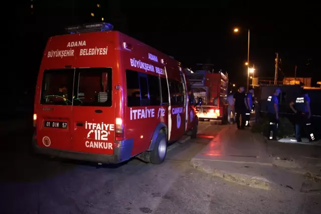 Dereye düşen tırın sürücüsü yaralandı Dereye düşen tırın sürücüsü yaralandı