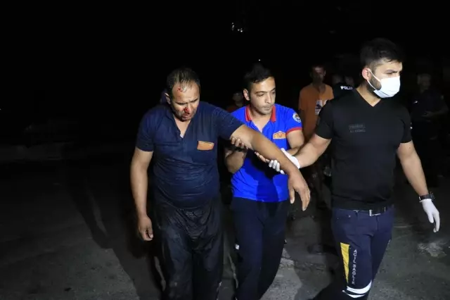 Adana'da kontrolden çıkan tır dereye düştü: 1 yaralı Adana'da kontrolden çıkan tır dereye düştü: 1 yaralı