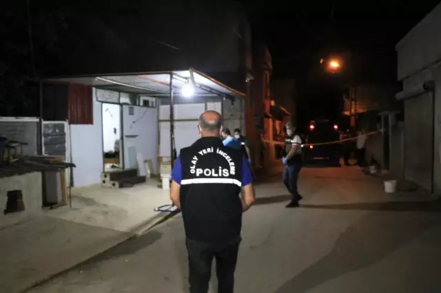 Adana'da silahlı saldırı: 1 ölü, 1 yaralı Adana'da silahlı saldırı: 1 ölü, 1 yaralı