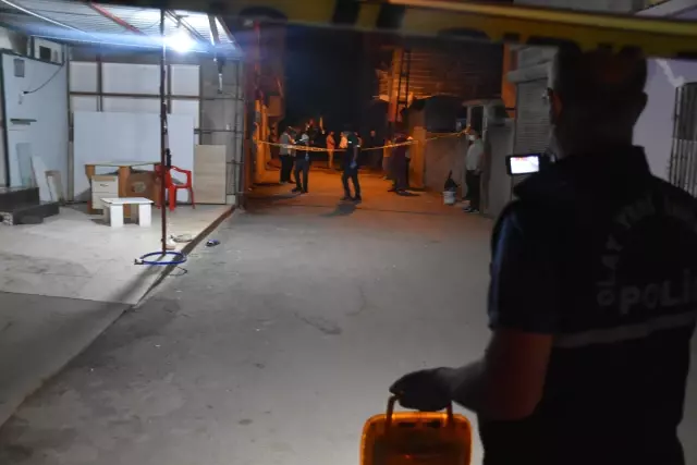 Silahlı saldırıya uğrayan 2 kişiden biri yaşamını yitirdi Silahlı saldırıya uğrayan 2 kişiden biri yaşamını yitirdi