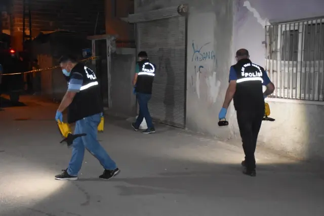 Silahlı saldırıya uğrayan 2 kişiden biri yaşamını yitirdi Silahlı saldırıya uğrayan 2 kişiden biri yaşamını yitirdi