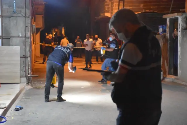 Silahlı saldırıya uğrayan 2 kişiden biri yaşamını yitirdi Silahlı saldırıya uğrayan 2 kişiden biri yaşamını yitirdi