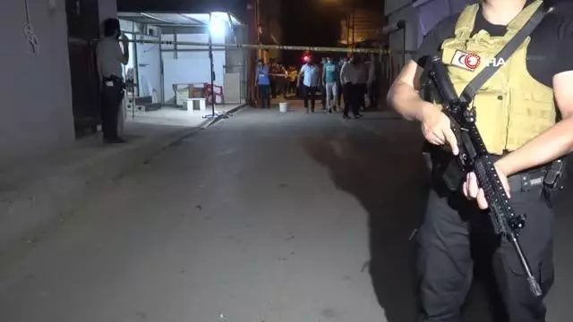 Adana'da silahlı saldırı: 1 ölü, 1 yaralı Adana'da silahlı saldırı: 1 ölü, 1 yaralı