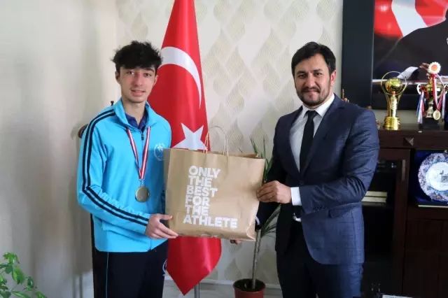 Ağrılı genç tenisçilerden büyük başarı Ağrılı genç tenisçilerden büyük başarı