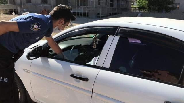Aracında Yarı Çıplak Halde Bulunan Adamın İfadesi Herkesi Şok Etti