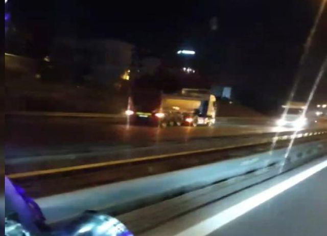 ARNAVUTKÖY'DE HAFRİYAT KAMYONU TERS YÖNDE TAM GAZ