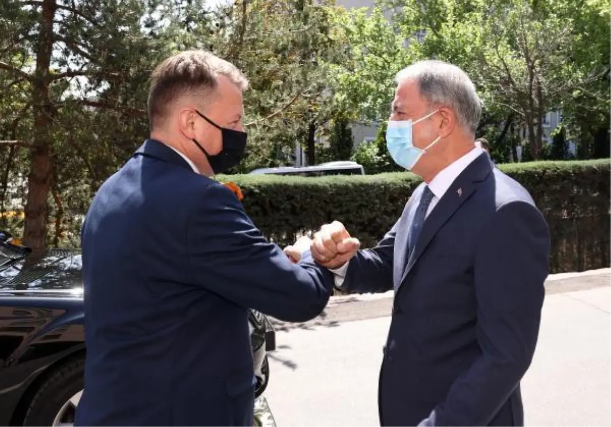 Bakan Akar ile görüşen Polonyalı Bakan Blaszczak: SİHA'ların büyük katkısı olacak