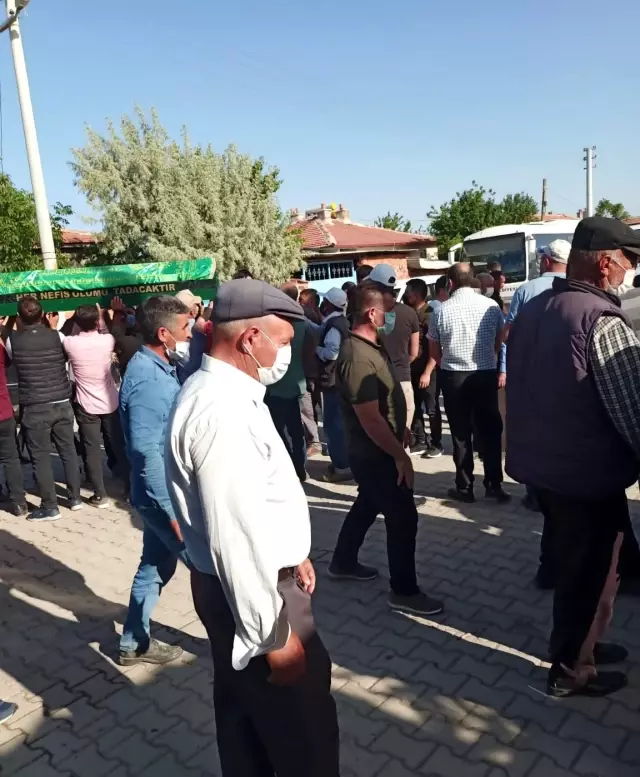 Mevsimlik işçilik yapmak için çıktığı yolda hayatını kaybetmişti! Hayat arkadaşının sosyal medyadan yazdıkları duyanları hüzünlendirdi Mevsimlik işçilik yapmak için çıktığı yolda hayatını kaybetmişti! Hayat arkadaşının sosyal medyadan yazdıkları duyanları hüzünlendirdi
