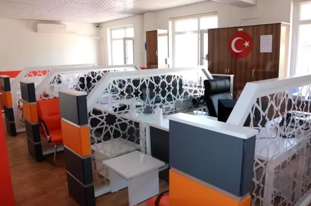 Bitlis hizan Kaymakamı Muhammed İkbal Yelek Hizan İlçe Nüfus Müdürlüğünü ziyaret etti.