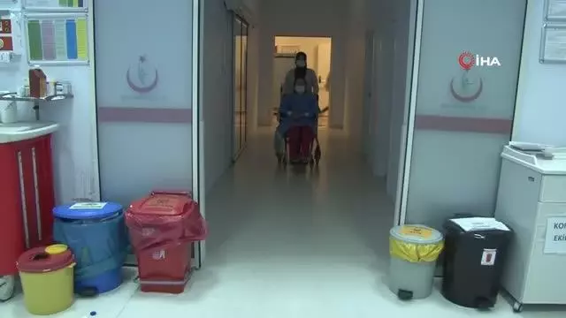 Duygulandıran buluşma... Hamileliğinin 7. ayında koronavirüs nedeniyle sezaryenle doğum yapan annenin 15 gün sonra bebeğiyle ilk buluşması