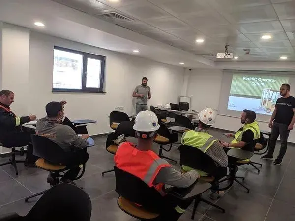 Eğitim alanında sanayicilere forklift eğimi