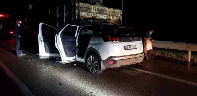 Erzurum'da korkunç kaza, kamyona saplanan otomobilde zamana karşı mücadele: 2'si ağır 3 yaralı