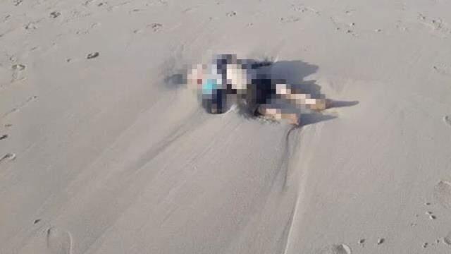 Göçmen teknelerinin batması nedeniyle yaşamını yitiren çocukların cansız bedenleri Libya sahiline vurdu