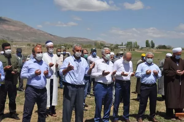 GÜMÜŞHANELİ ÇİFTÇİLERDEN YAĞMUR DUASI