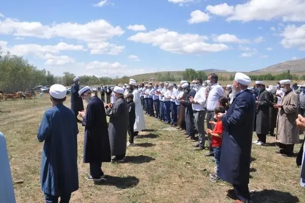 GÜMÜŞHANELİ ÇİFTÇİLERDEN YAĞMUR DUASI